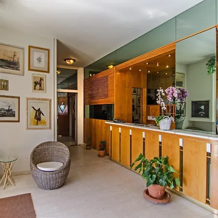 Alk 马里纳-迪-皮特拉桑塔